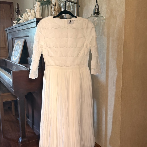 Dainty Jewells Petals and Pleats Midi Dress - Picture 5 of 5